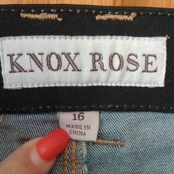 NWT Knox Rose Embroidered Jeans Size 16 - Picture 6 of 9